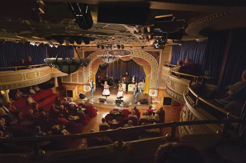 Grand-Saloon-on-the-American-Queen.jpg