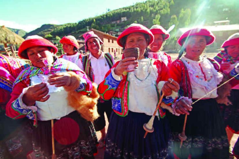 Peru Sacred Valley Womens Weaver Co-Op Group-Oana Dragan 2012-IMG2824 processed Lg RGB.jpg