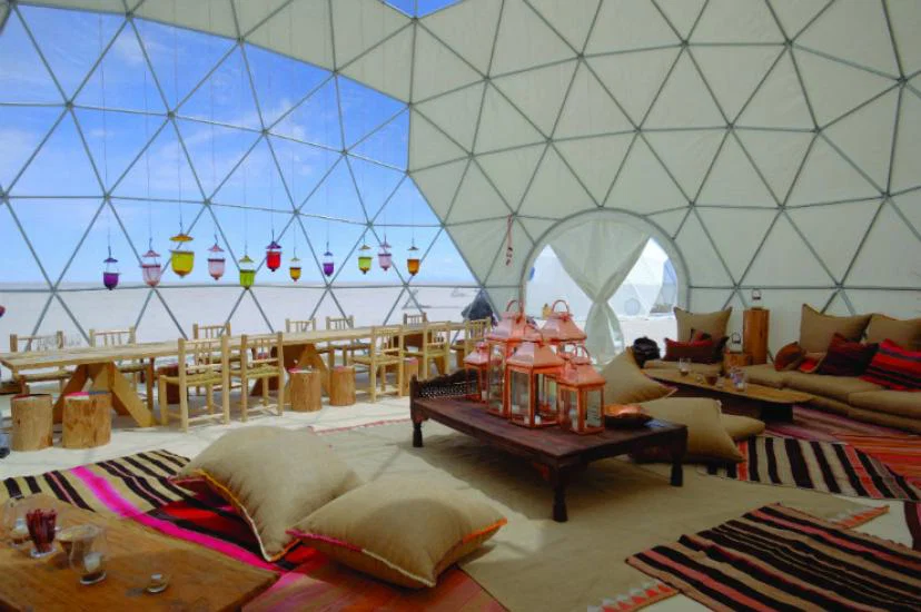 Dome tents with local furnishings Uyuni Salt Flats (Bolivia) photographer Stéphane Gautronneau (2).