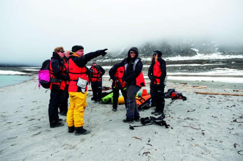 Beach-cleaning-at-the-Phipps-island-Svalbard.jpg