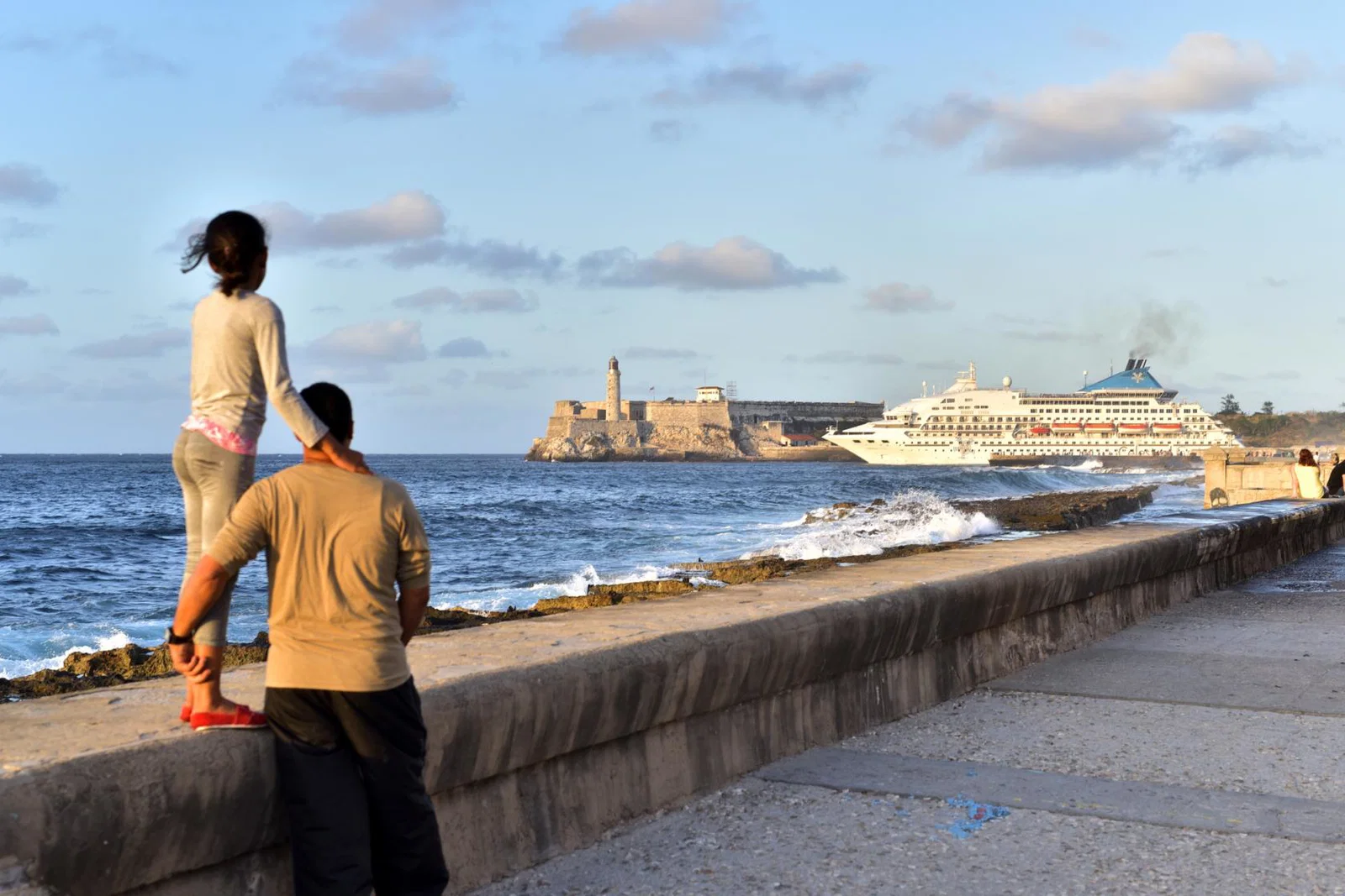 Cruise ship leaves Havana