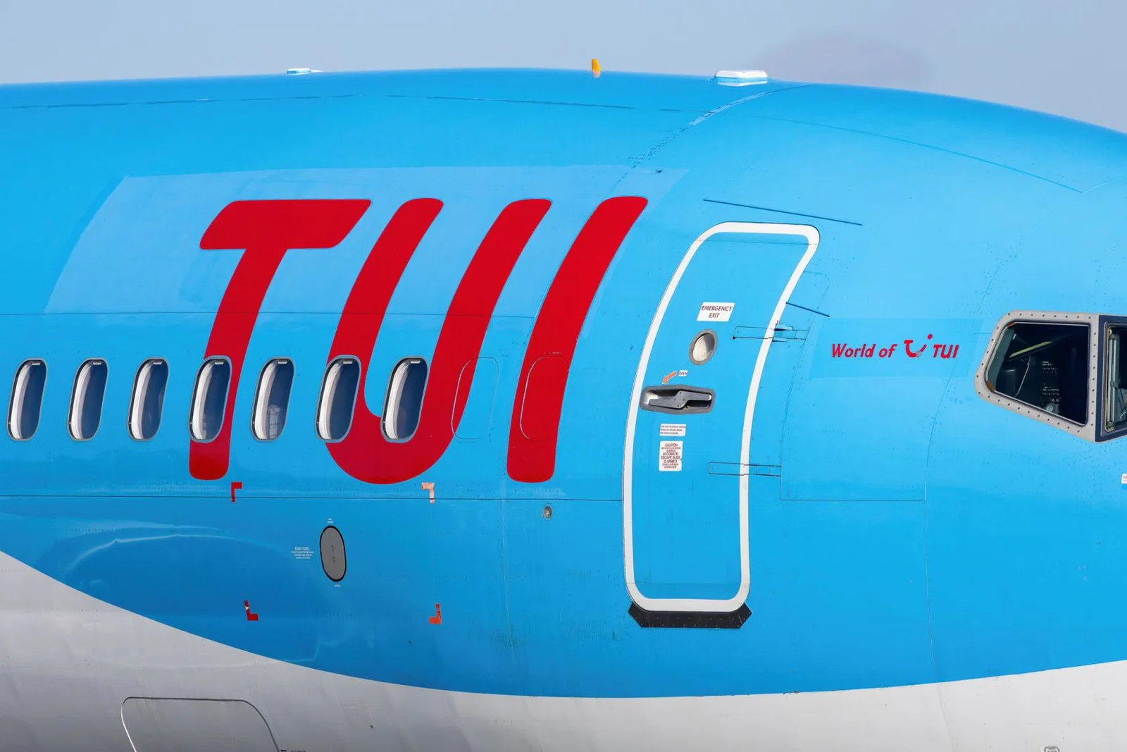 A Tui aircraft bearing the Tui logo