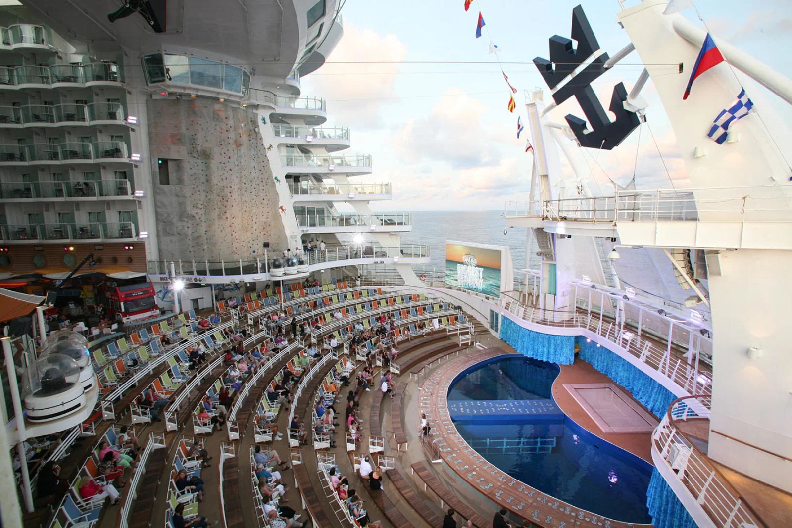 Oasis of the Seas - Aquatheater