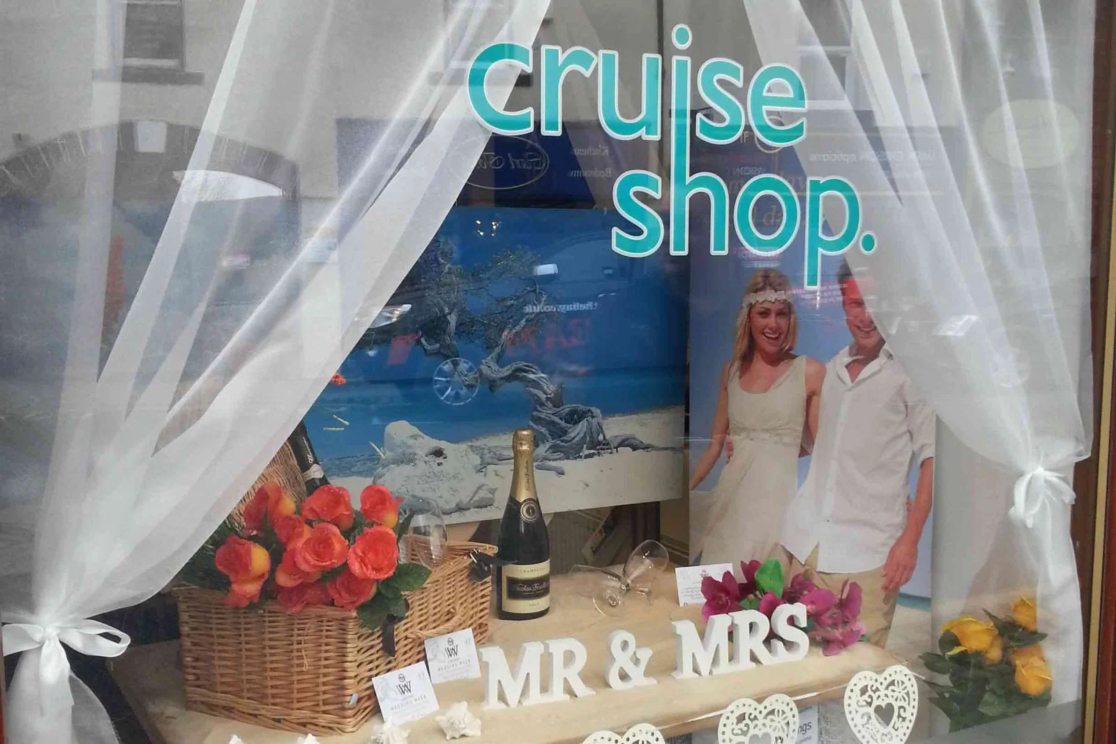 Garstang-Travel-wedding-week-window-display.jpg