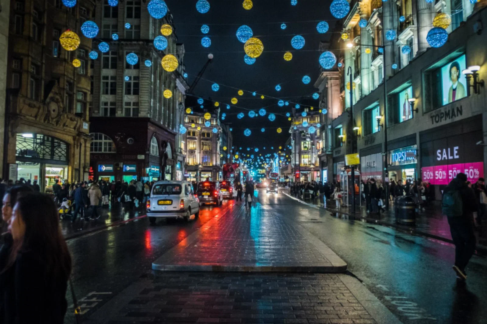 Oxford Street ThinkstockPhotos-504194216.jpg