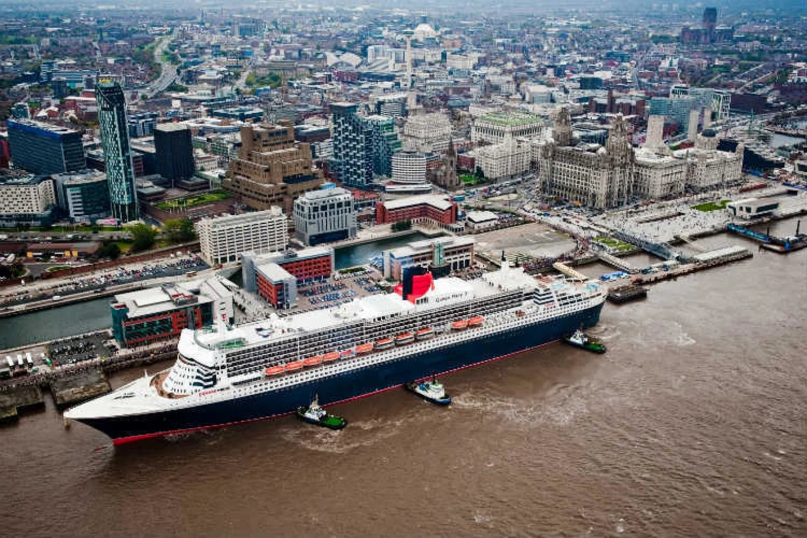 Queen Mary 2 at Liverpool Cruise Liner Terminal
