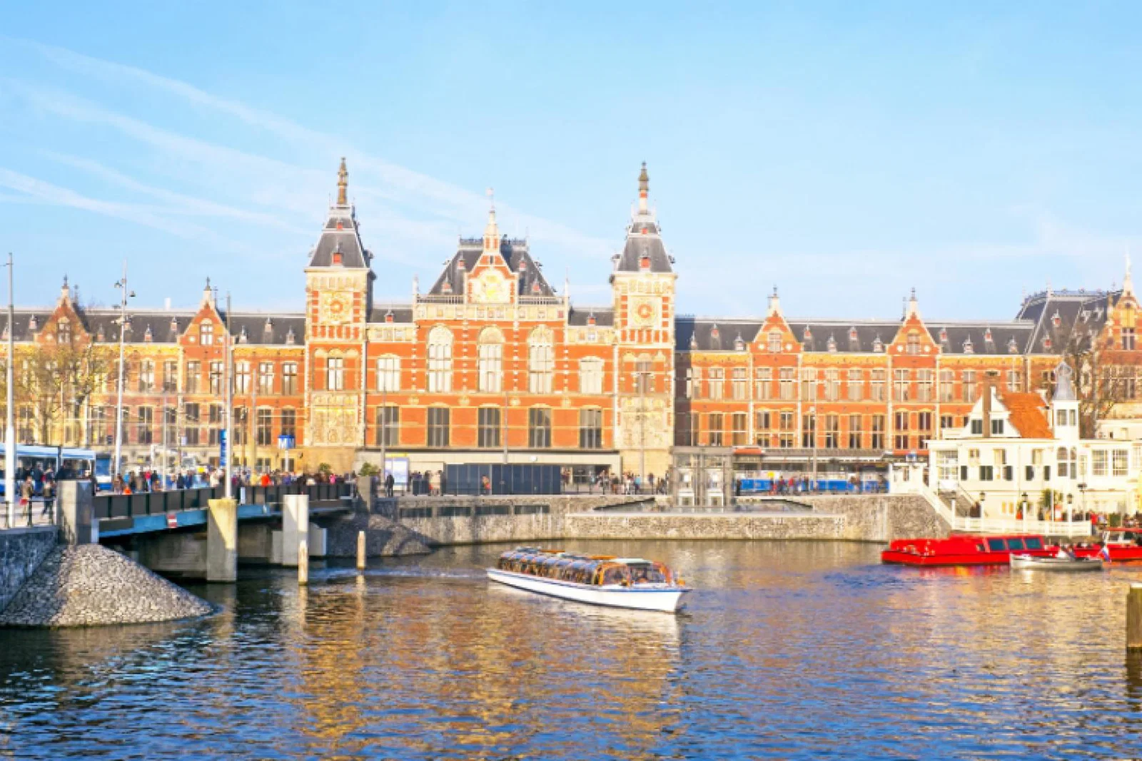 Amsterdam ThinkstockPhotos-509932684.jpg