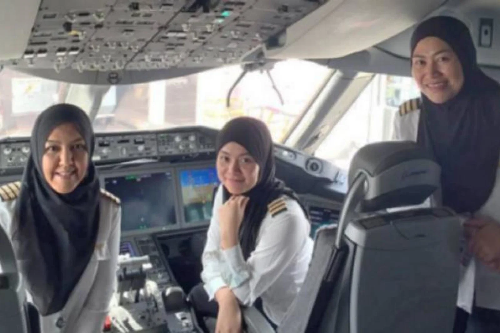 Royal Brunei pilots.jpg