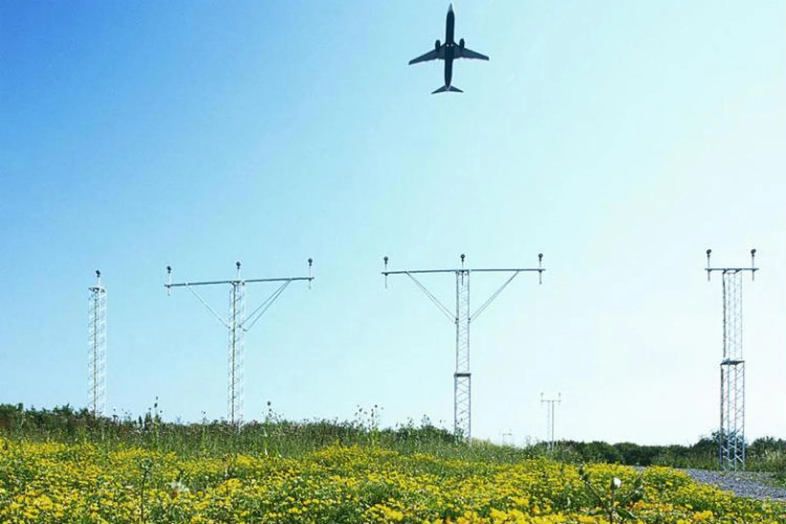 Gatwick Candle approach lights.jpg