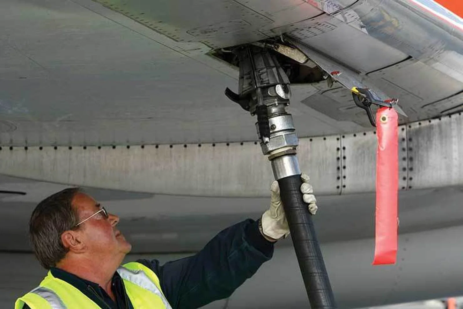 Refuelling aircraft iStock_000017562542_Large
