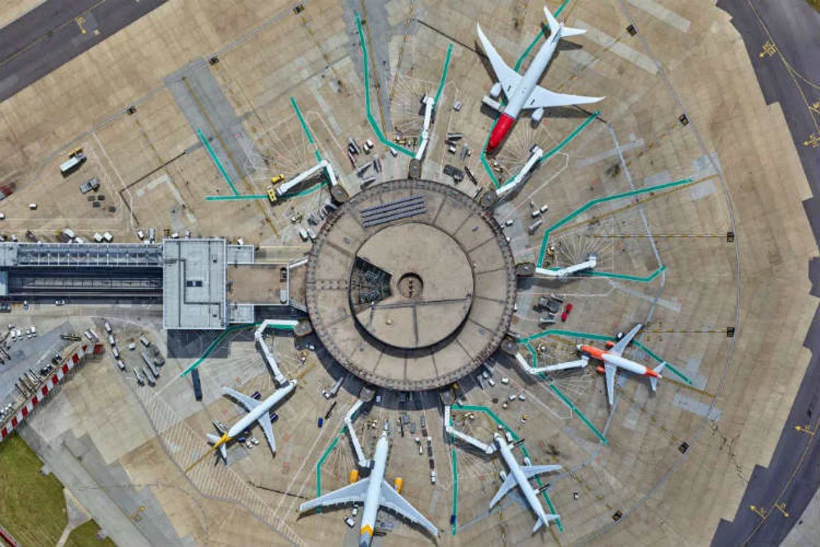 GATWICK  -®JMilstein 09 Low Res.jpg