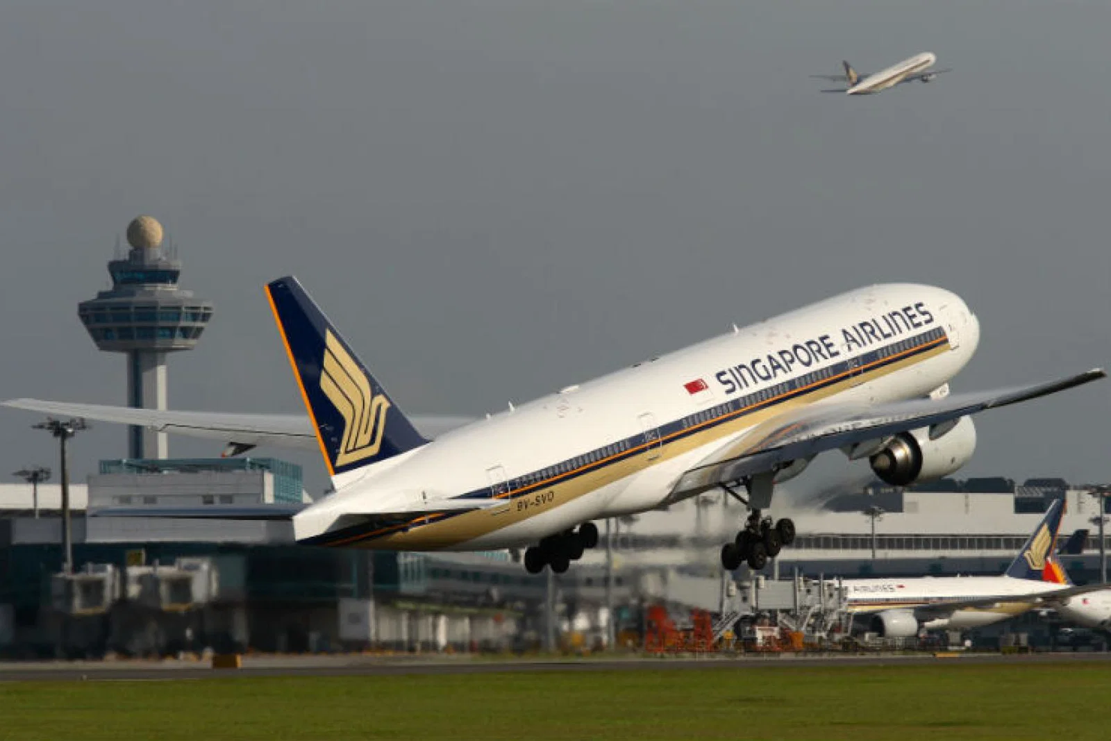 acft-b772er-1.jpg