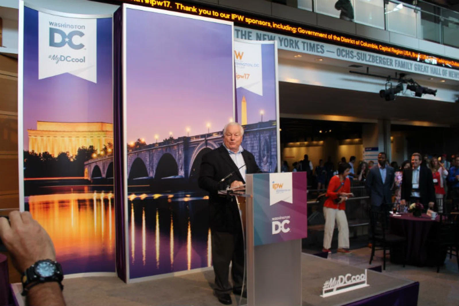 Roger Dow.jpg