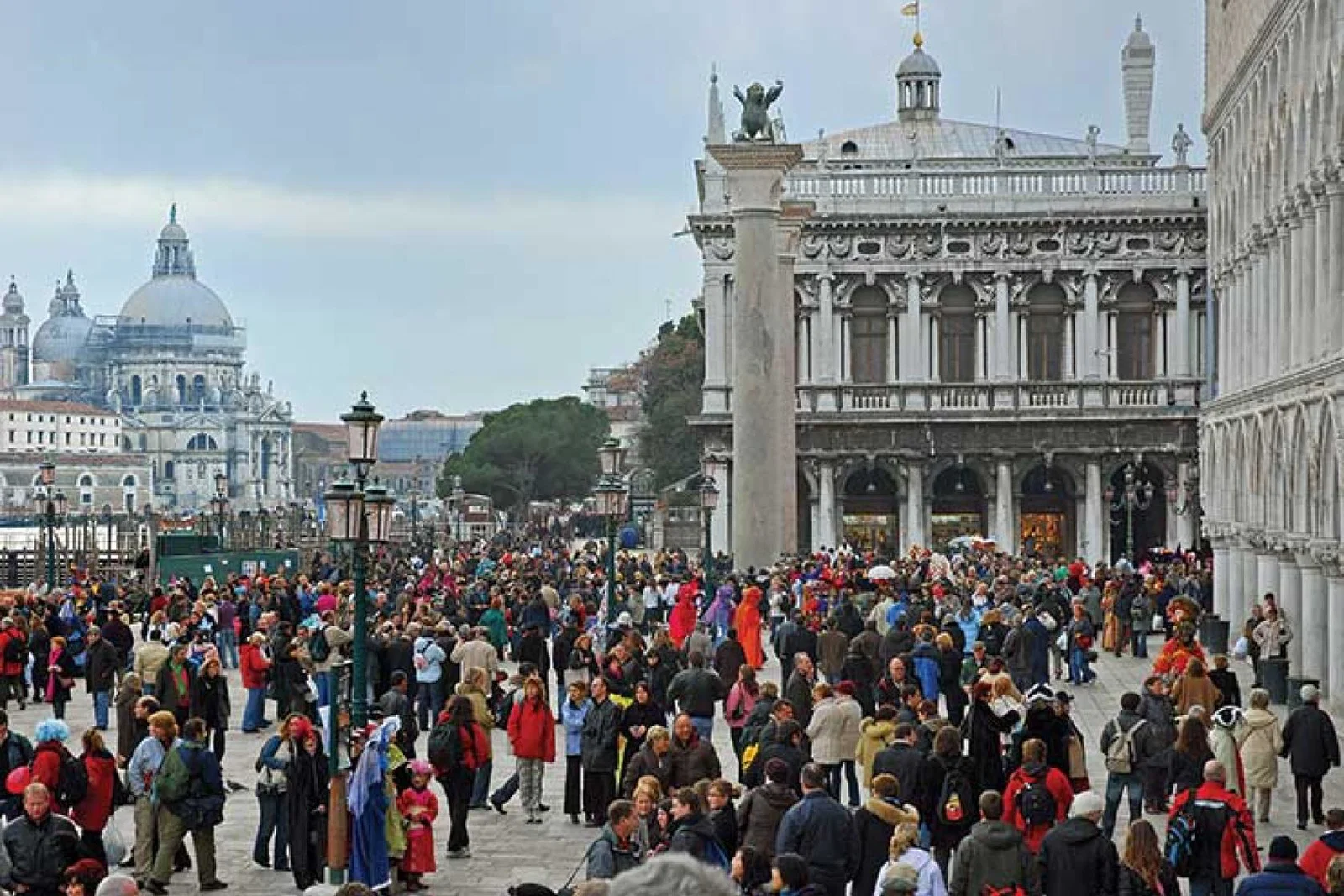 Overcrowding in Venice