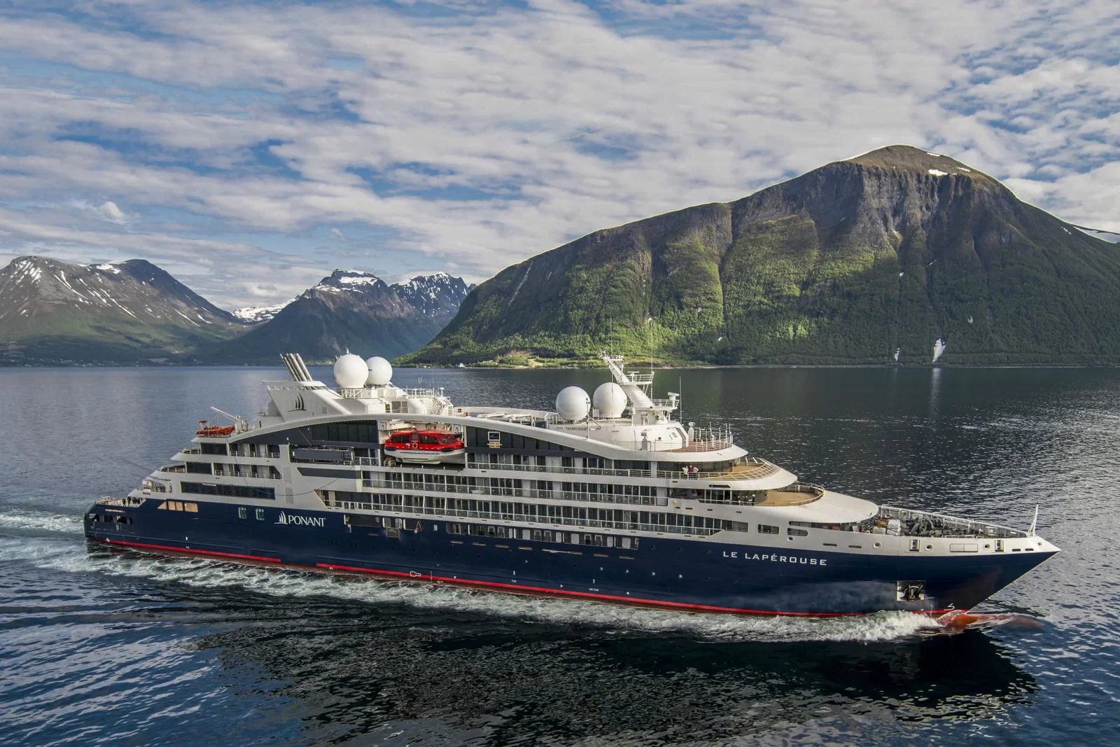 Ponant Le Lapérouse.jpg
