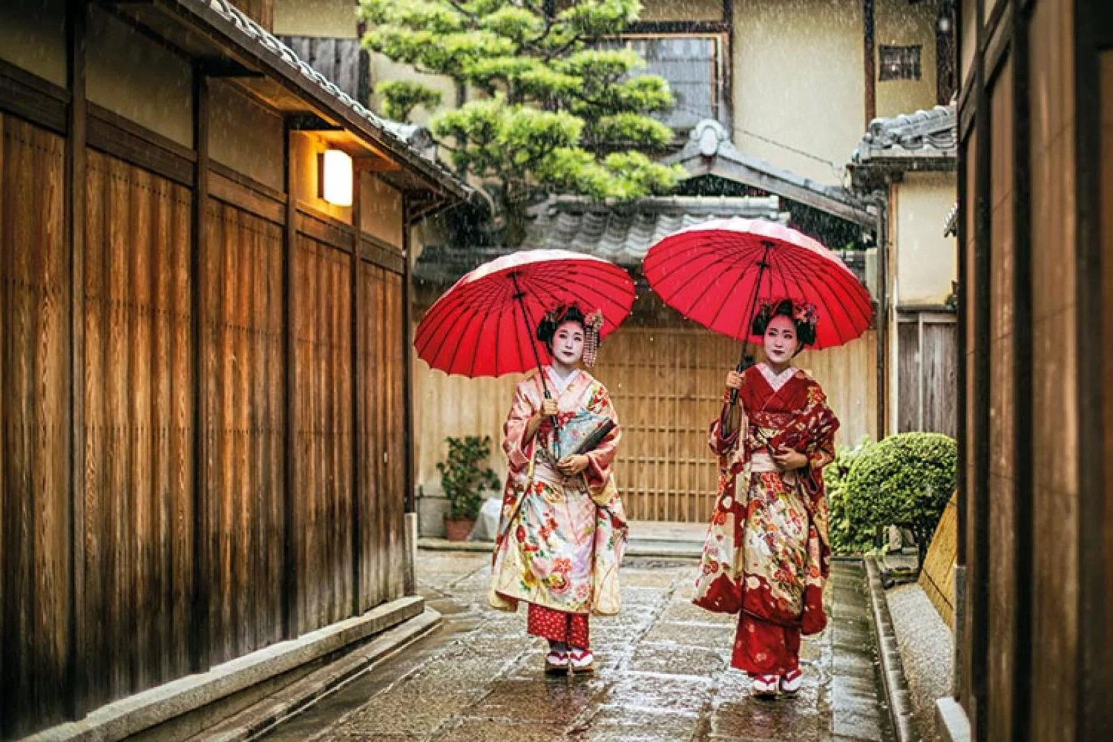 Ladies in traditional Japanese dress