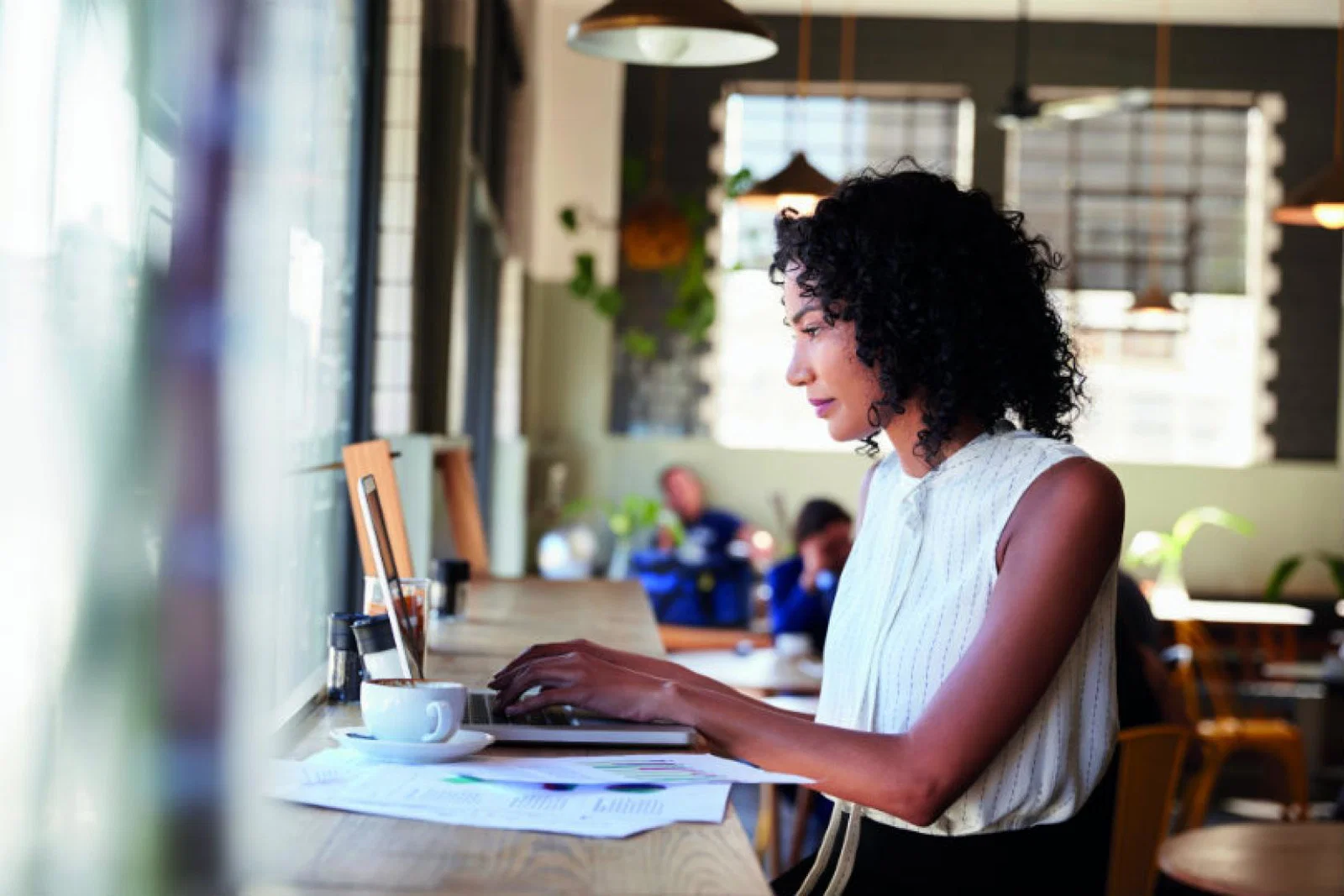 Consumers want face to face advice despite the preponderance of review sites (Pic:iStock)