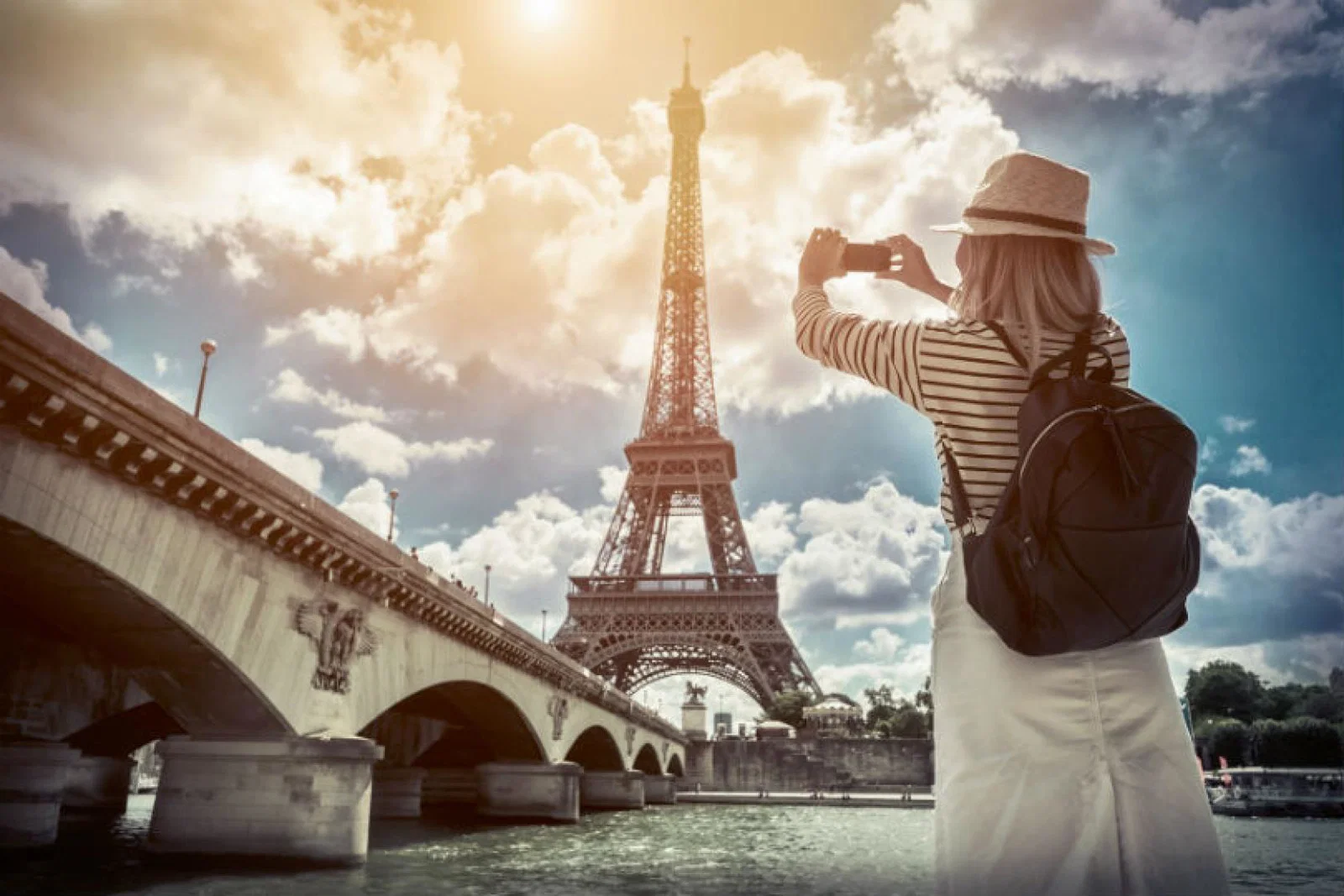 France now requires visitors to popular attractions to wear masks
