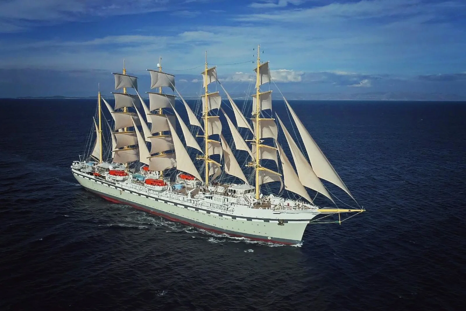 Tradewind Voyages' Golden Horizon