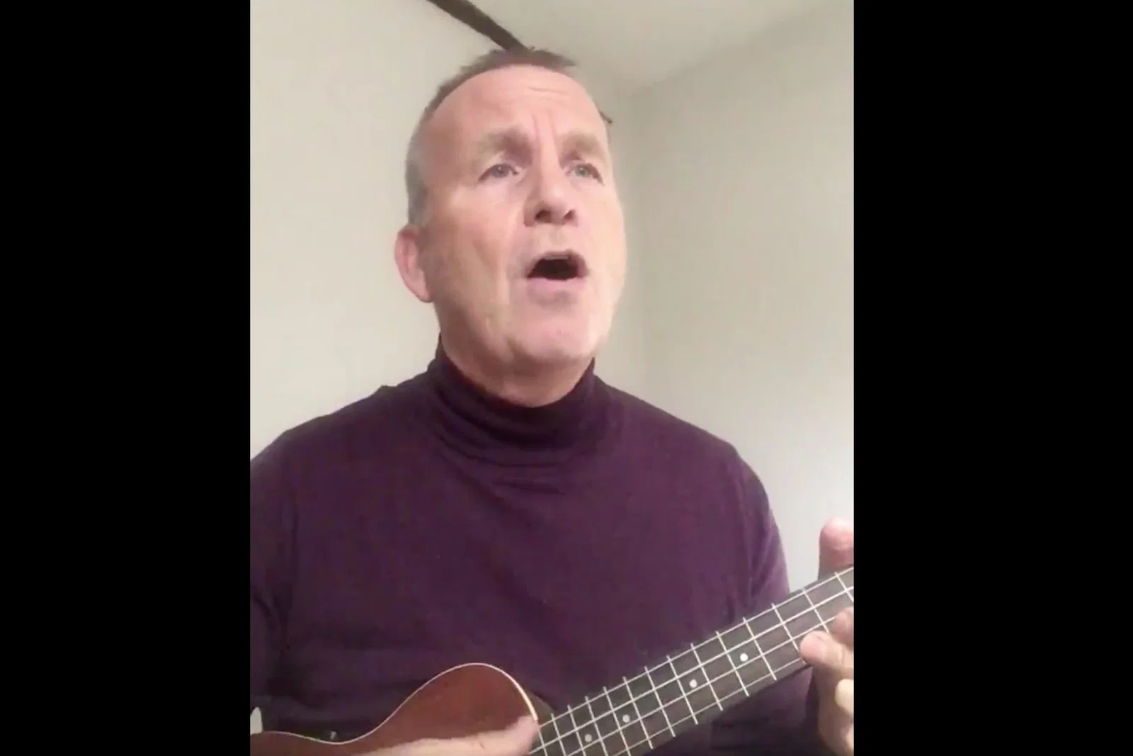 Ex-Superbreak sales chief urges prime minister "don’t pass us by" in George Formby cover