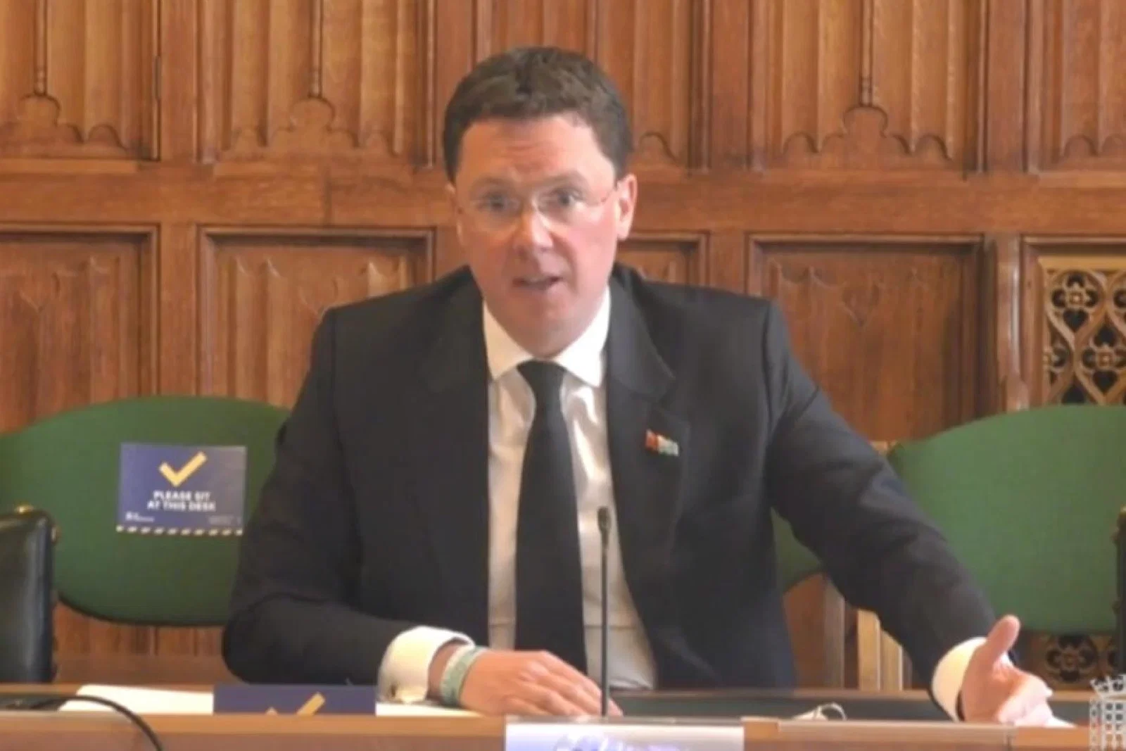Aviation minister Robert Courts said the travel chaos is the ‘responsibility of the aviation sector’