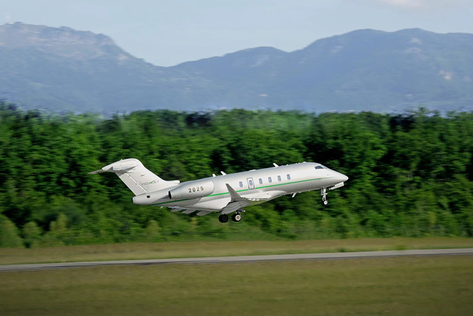 VistaJet aims to slash carbon neutrality deadline