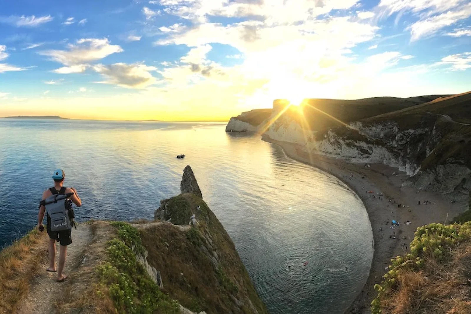 The South West coastal path in Dorset, England (Pic: Matteo Massimi on Unsplash)