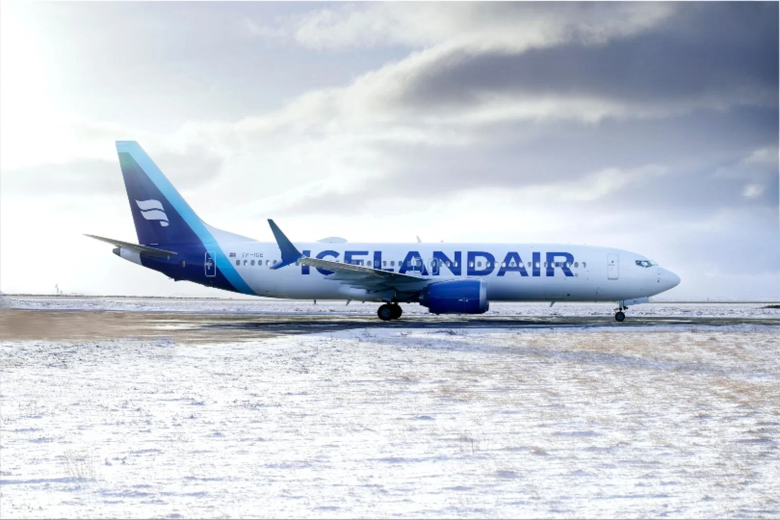 The cyan design represents Iceland's summer sky