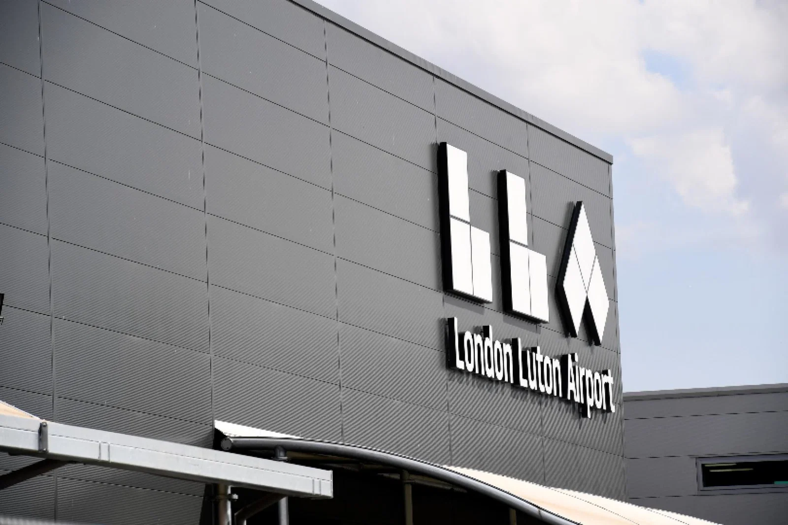 The runway at Luton was shut for around an hour