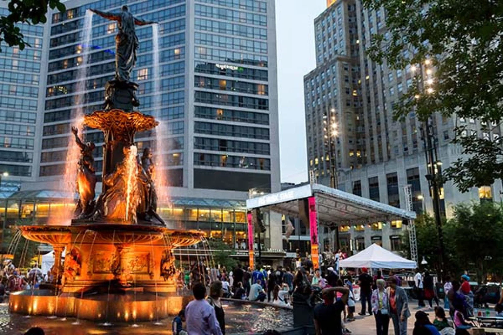 Fountain Square in Cincinnati is home to a range of restaurants, bars and shops