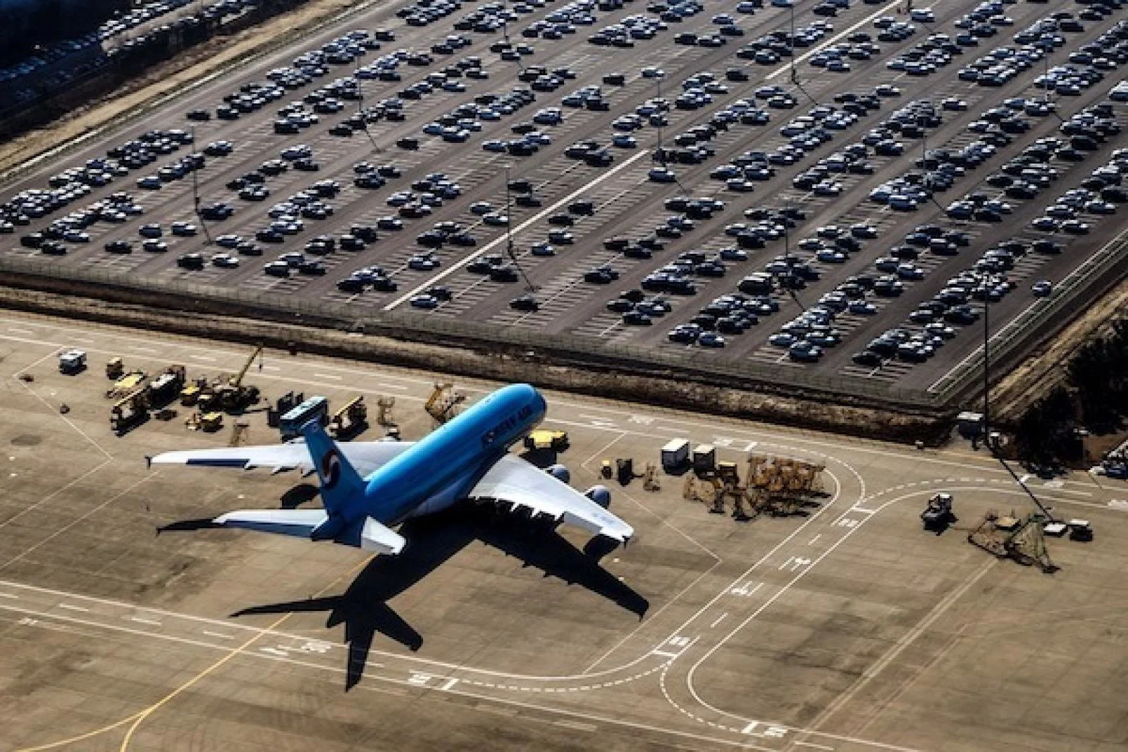 airfield-g475a95691_1280.jpg