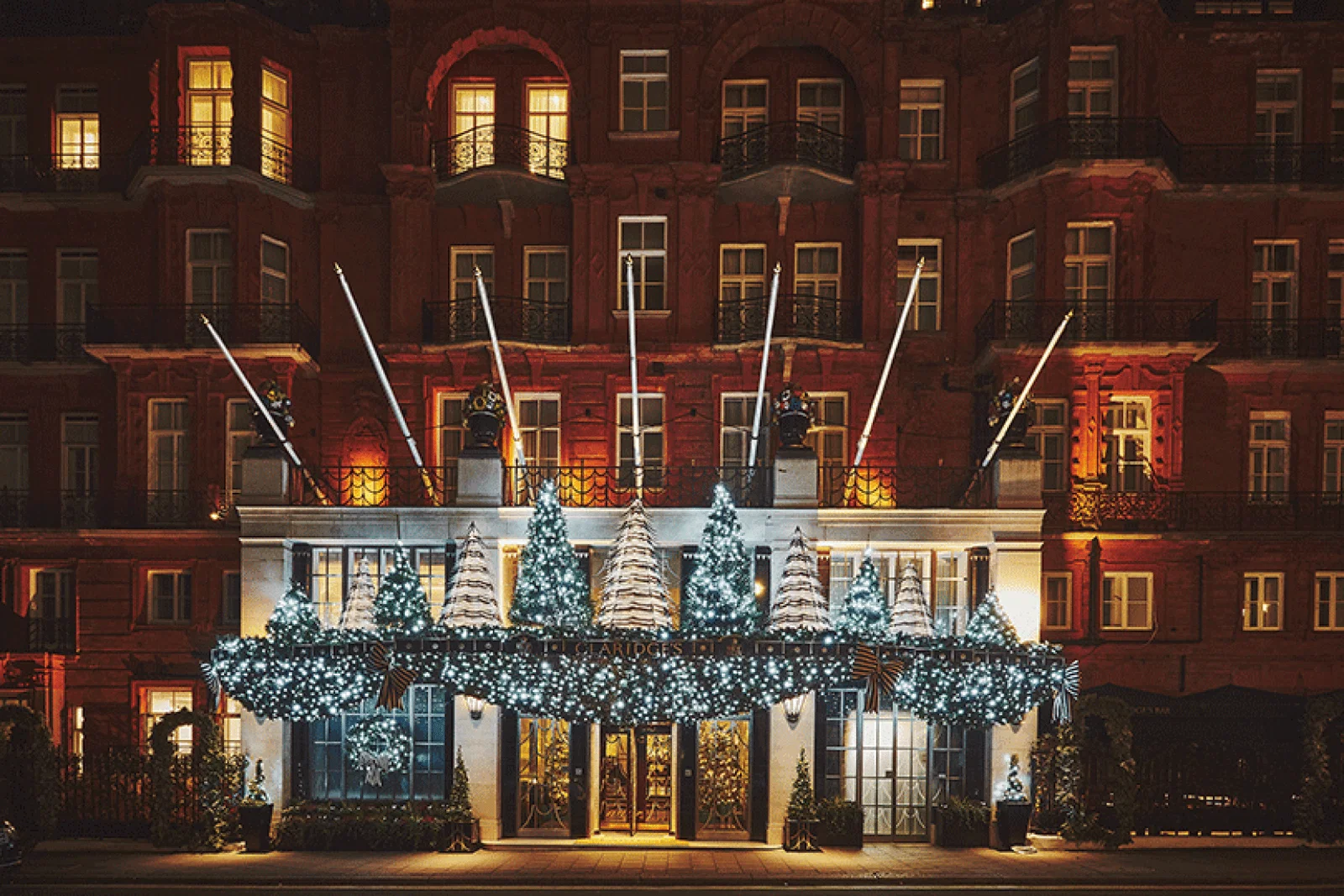 Claridges-Exterior-Christmas.gif