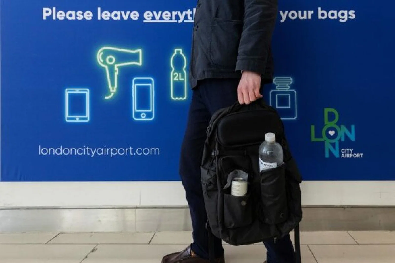 London City airport security scanners Liquids in bag LCY.jpg