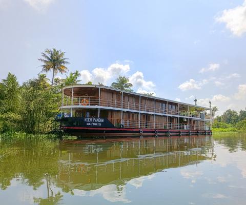 RV Kochi Pandaw sailing the Kerala Backwaters