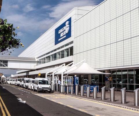 Glasgow airport forecourt