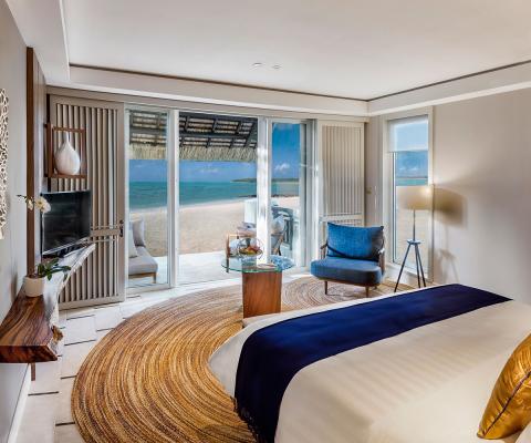 Junior-Suite-Frangipani-Beach-Access.jpg