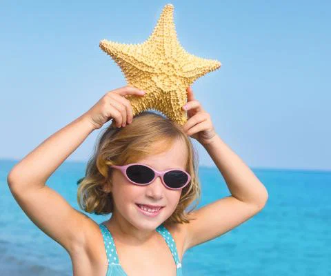 kid_beach_family.jpg