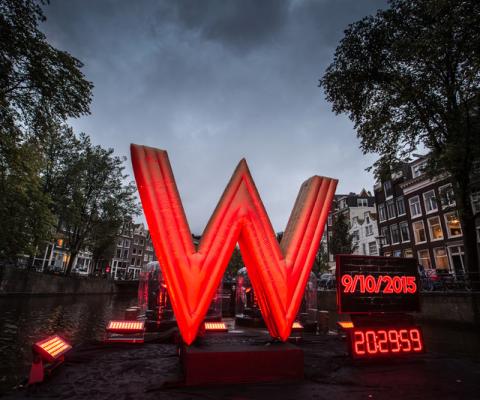 W_Sign_Amsterdam_Canal_01.jpg