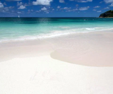 Antigua Long Bay -ThinkstockPhotos-505778046