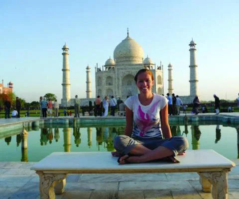 Intrepid_india_agra_taj-mahal_taking-in-the-surroundings.jpg