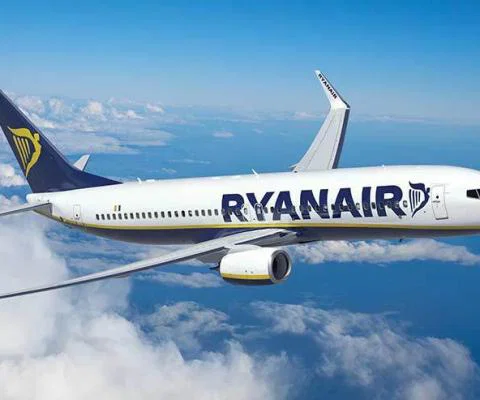 ryanair aircraft mid-air