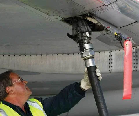 Refuelling aircraft iStock_000017562542_Large