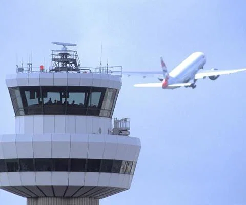 Gatwick control tower with aircraft 11111