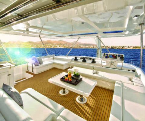 5800 - Flybridge.jpg