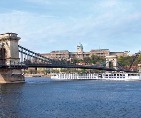 UW_RZ_Cover_Budapest_3626_1.jpg