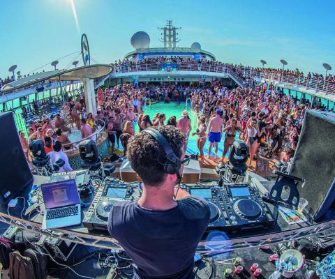 Anchored_Cruise_Forever_Cruises.jpg