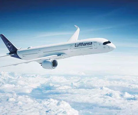 Lufthansa Plane aloft