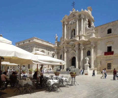 Ortigia-market-Sicily_METhumb.gif