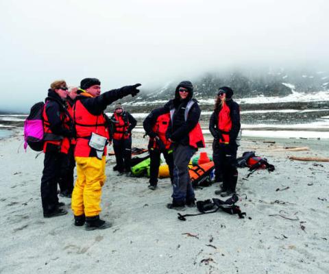 Beach-cleaning-at-the-Phipps-island-Svalbard.jpg