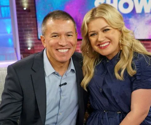 Andy_Stuart__Kelly_Clarkson_NCL.jpg